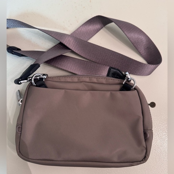 Everywhere Convertible Crossbody Bag 1.5L-NWOT - Picture 2 of 3